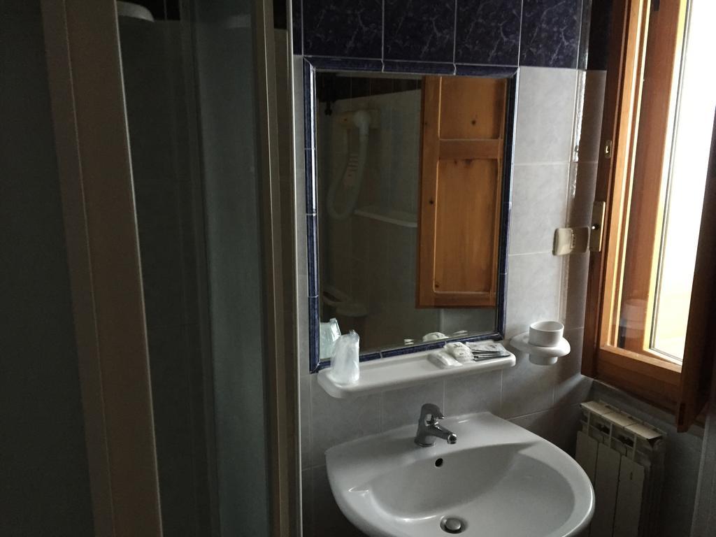 Hotel Vallefura بيسكوكوستانزو المظهر الخارجي الصورة